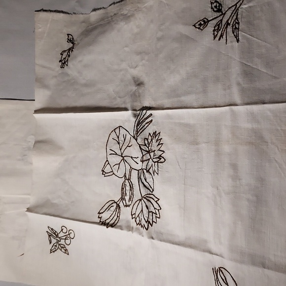 Handmade Embroidered Table Runners Table Scarfs Dinner Napkins Floral Designs - Picture 2 of 9